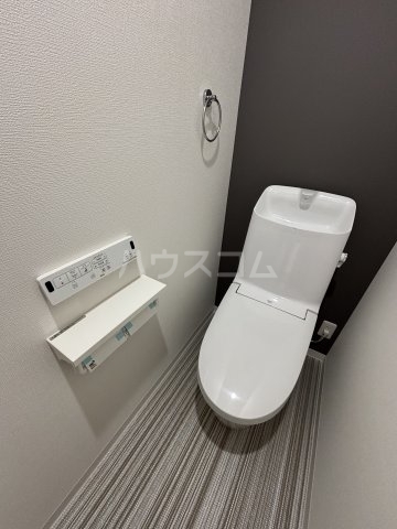 ����4