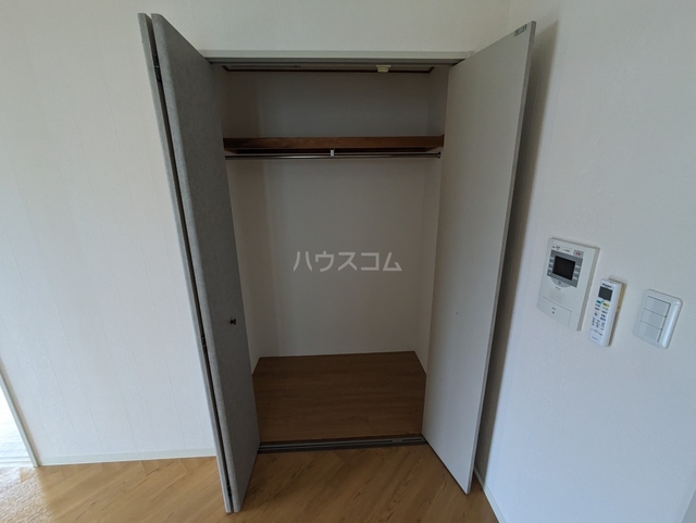 ����20