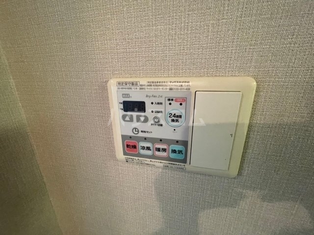 ����9