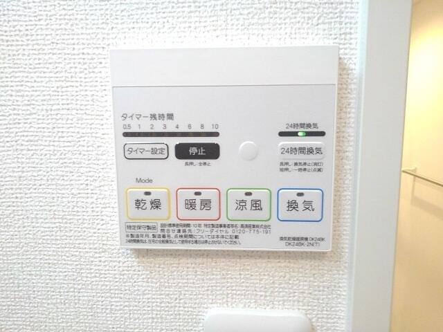 ����9