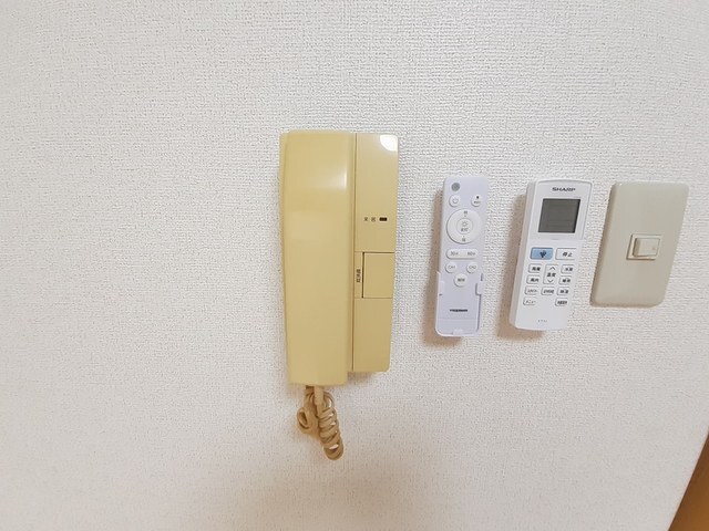 ����9