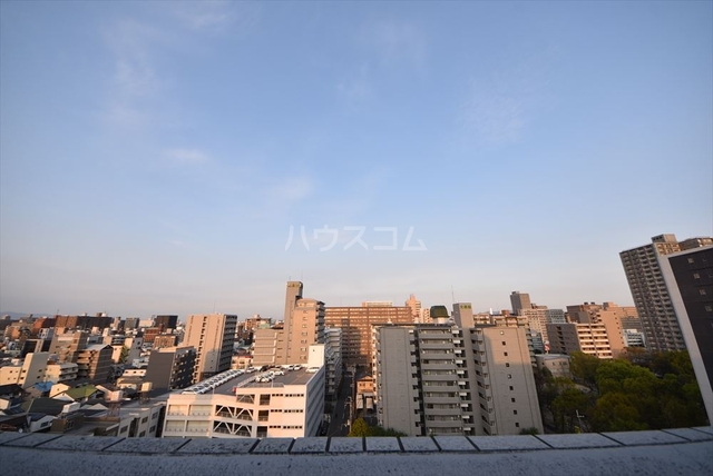 ����12