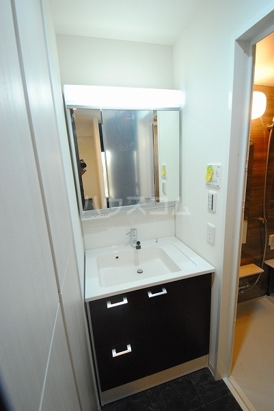 ����26