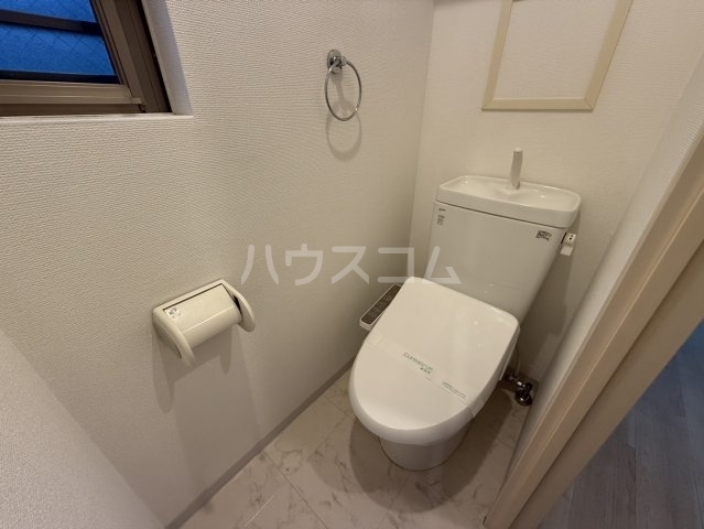 ����17