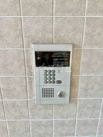����8