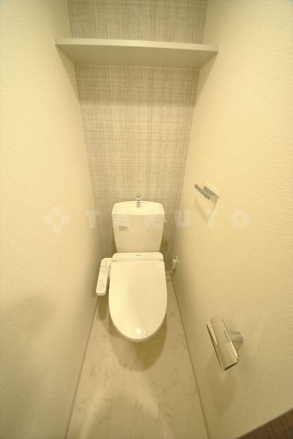 ����4