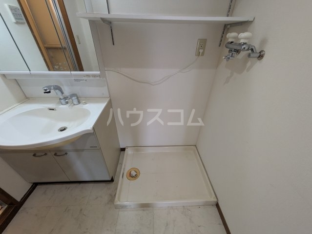����11