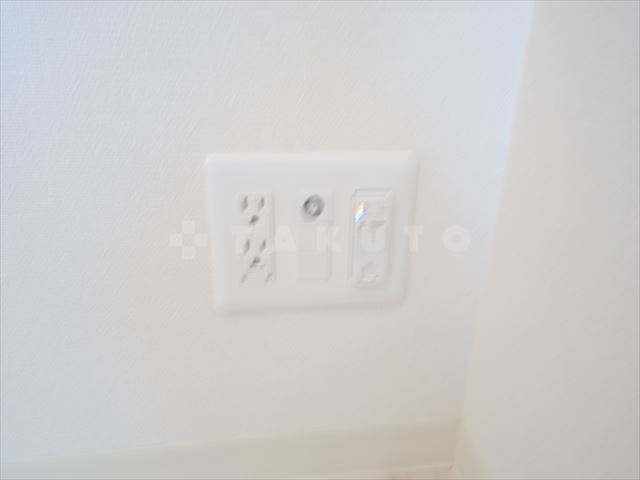 ����12