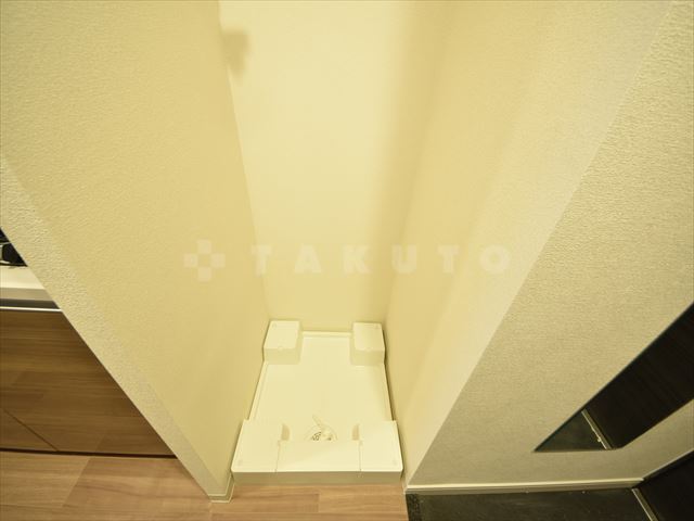 ����16