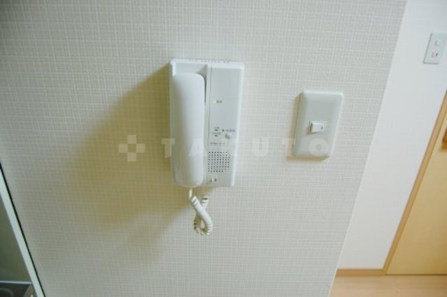 ����8
