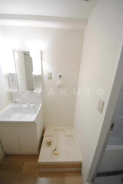 ����16