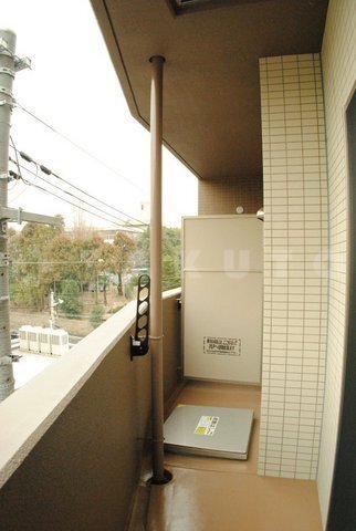 ����12