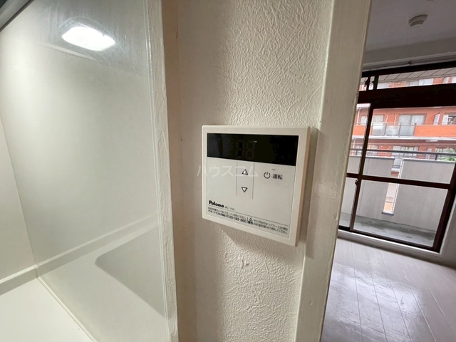 ����23