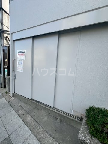 ����20