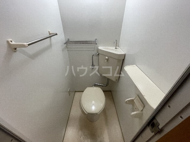 ����4