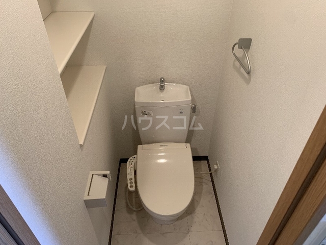 ����4