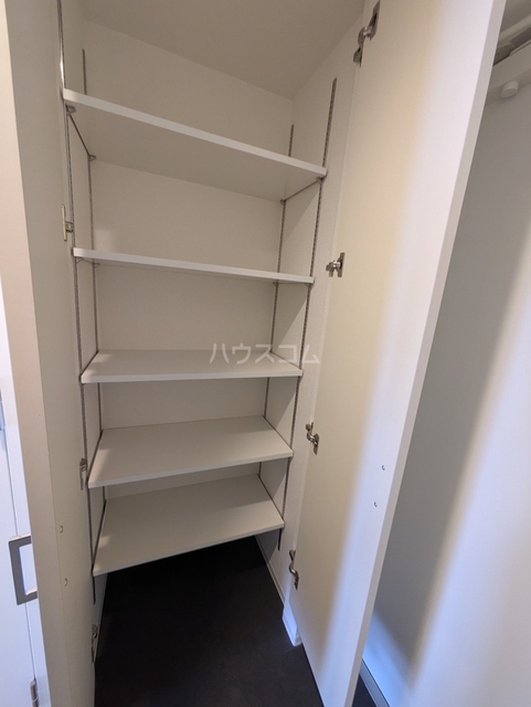 ����9