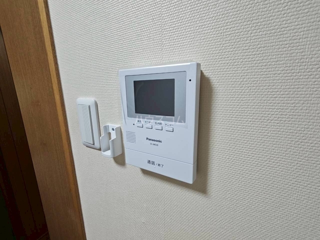 ����9