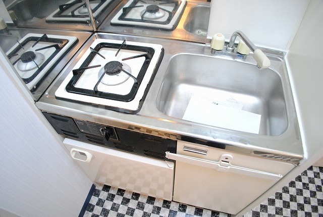 ����9