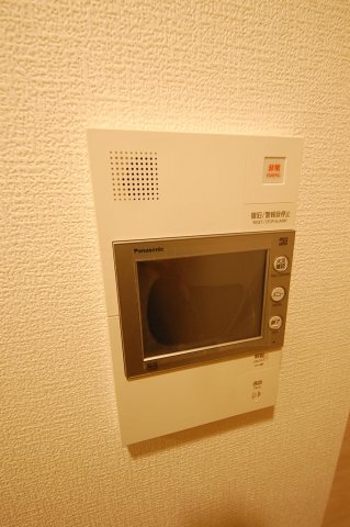 ����12