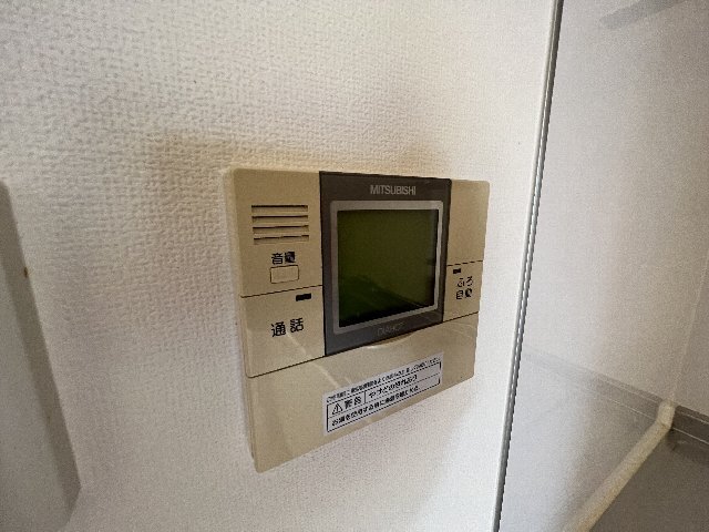 ����20