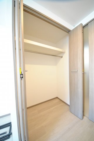 ����9