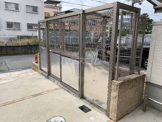 ����15