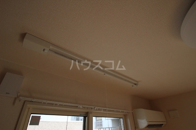 ����18