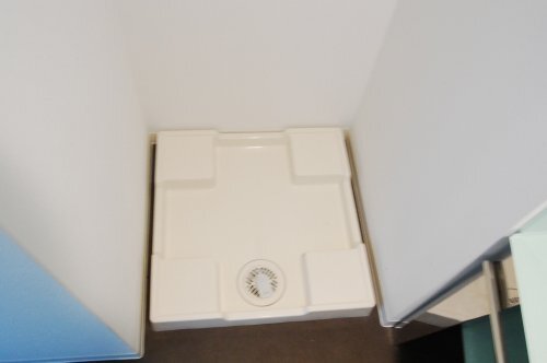 ����12