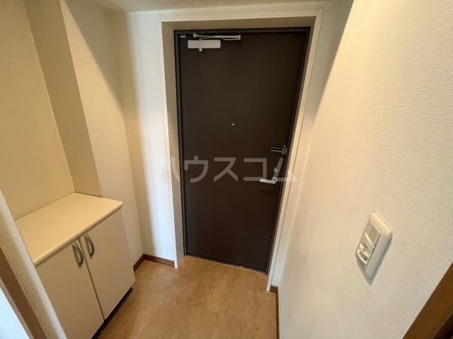 ����26