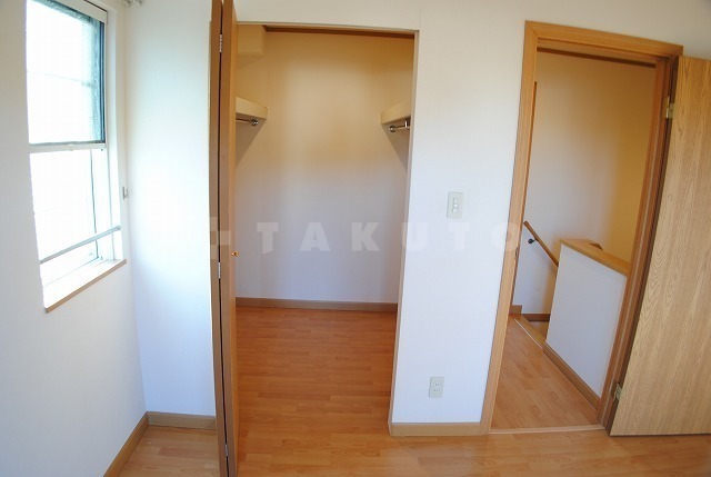 ����13
