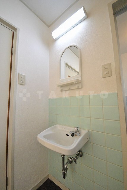 ����3