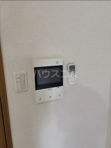 ����18