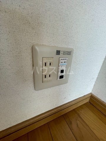 ����15