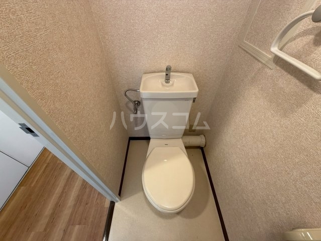 ����4