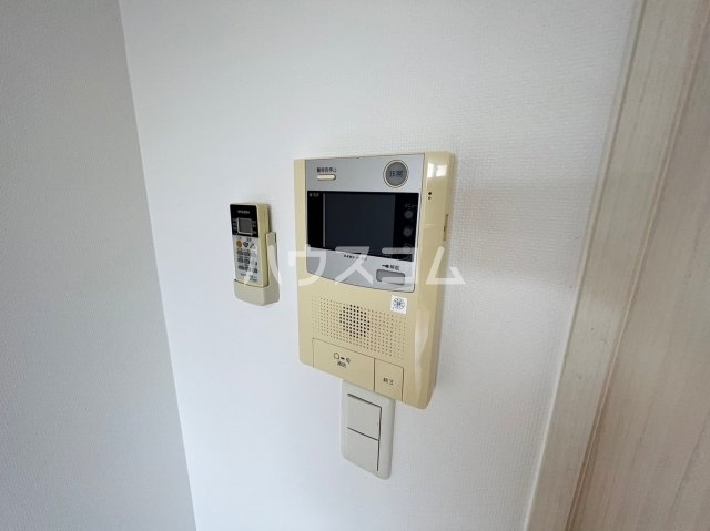 ����11