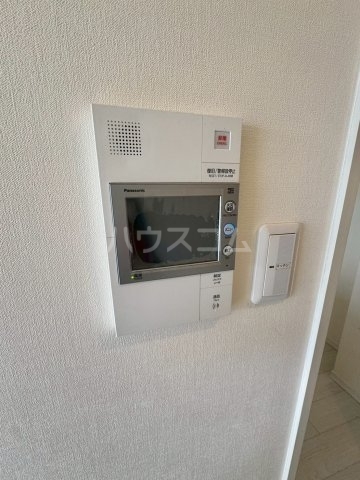 ����9
