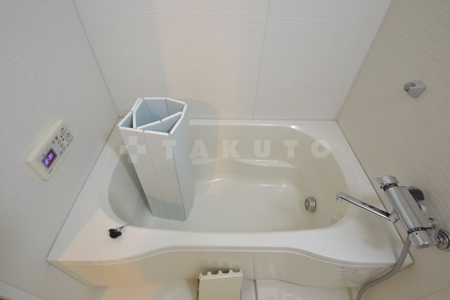 ����15