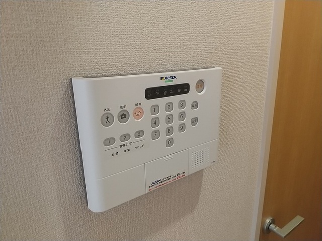 ����12