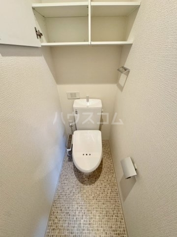 ����4