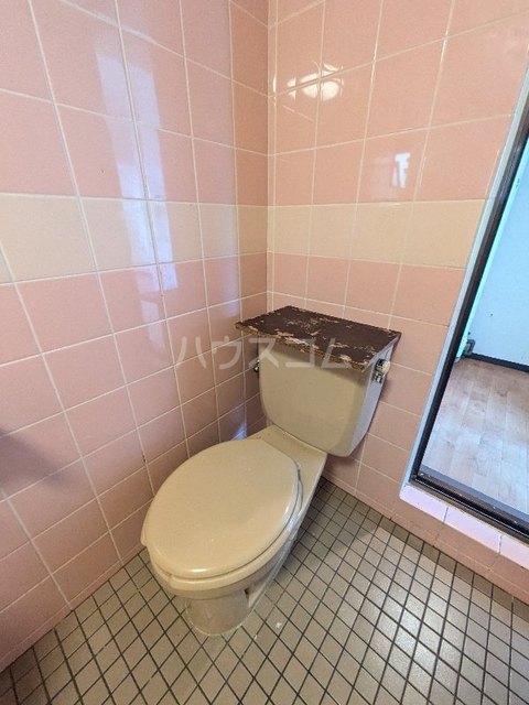 ����4
