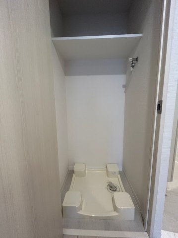 ����16