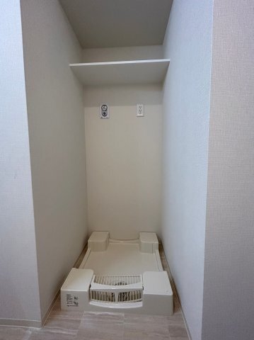����12