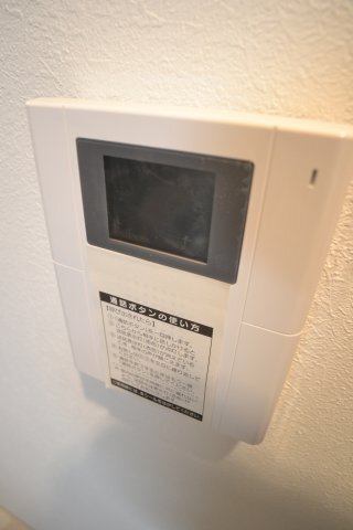 ����12