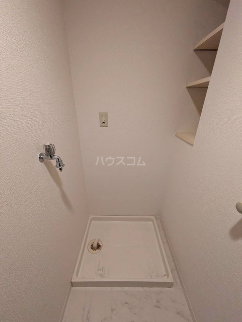 ����9