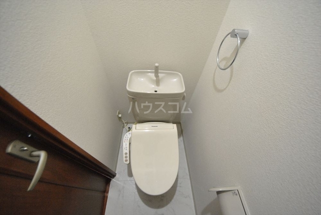 ����4