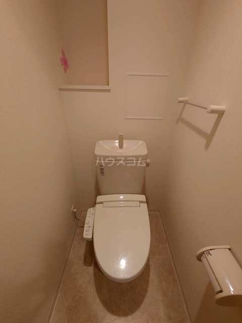 ����4