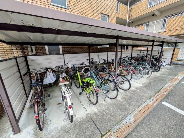����25