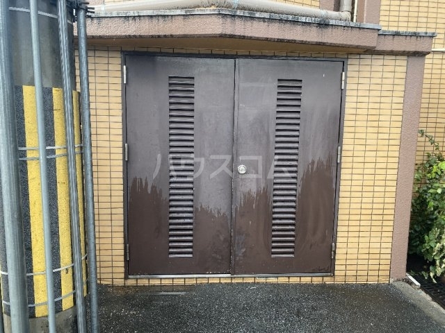 ����26