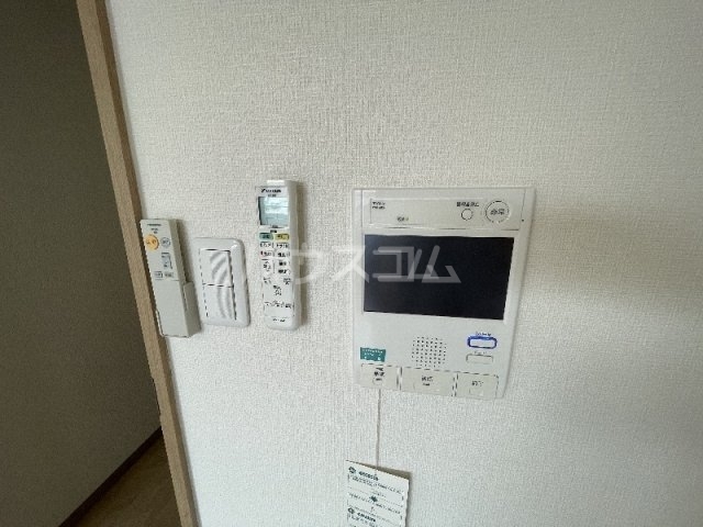����17